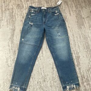 Abercrombie high rise mom jeans. NWT